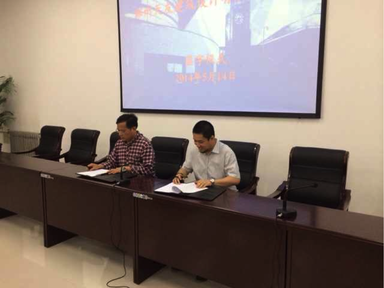 說明: http://m.snipegallery.com/uploads/allimg/140902/1-140Z22102312J.JPG